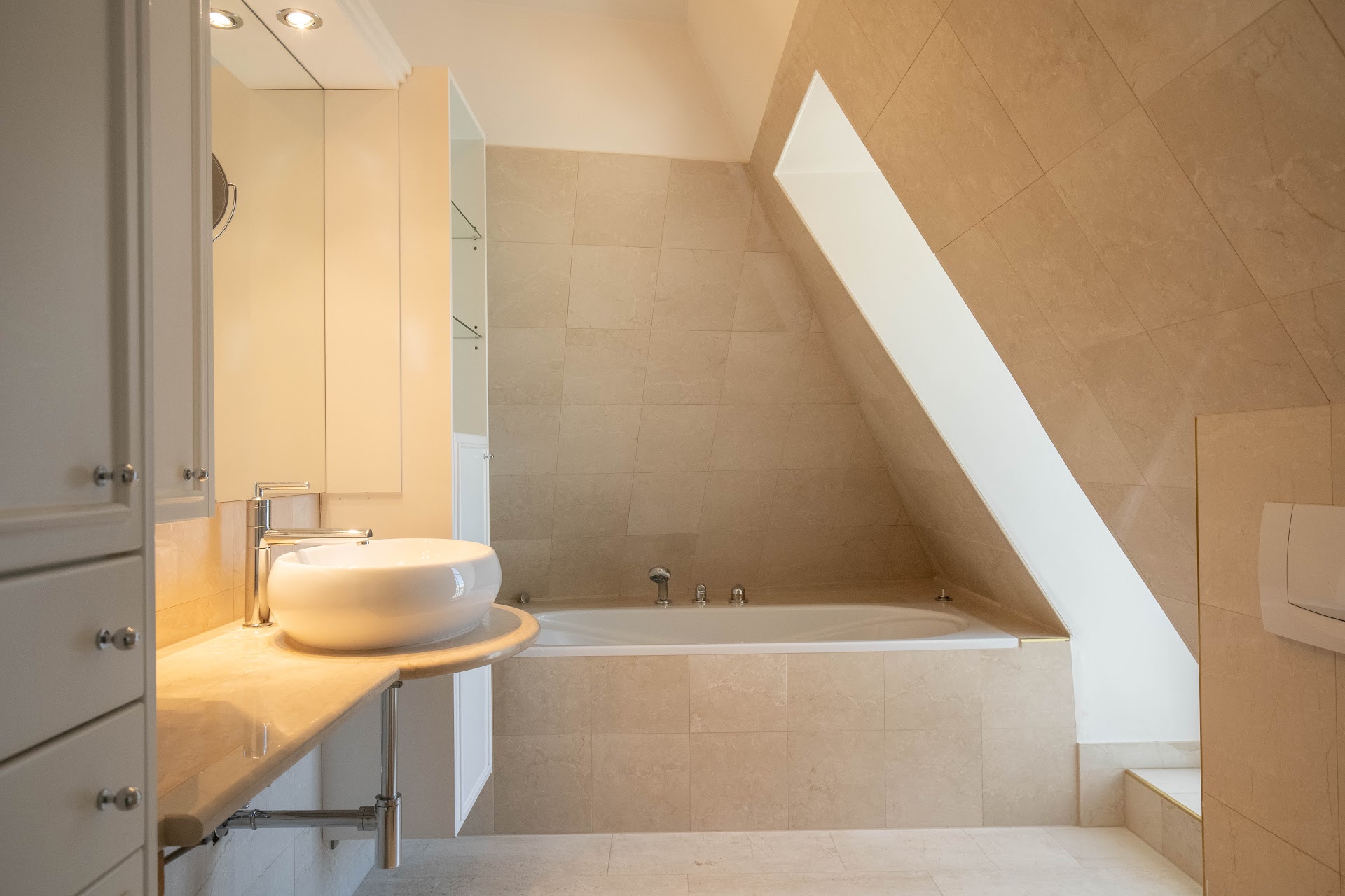 Badezimmer mit Wanne